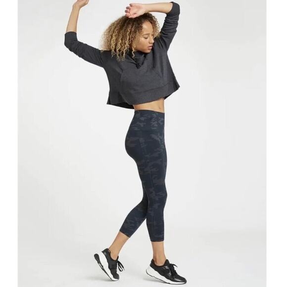 Spanx Look At Me Know Camo Black Cropped Leggings 2X - Picture 4 of 10